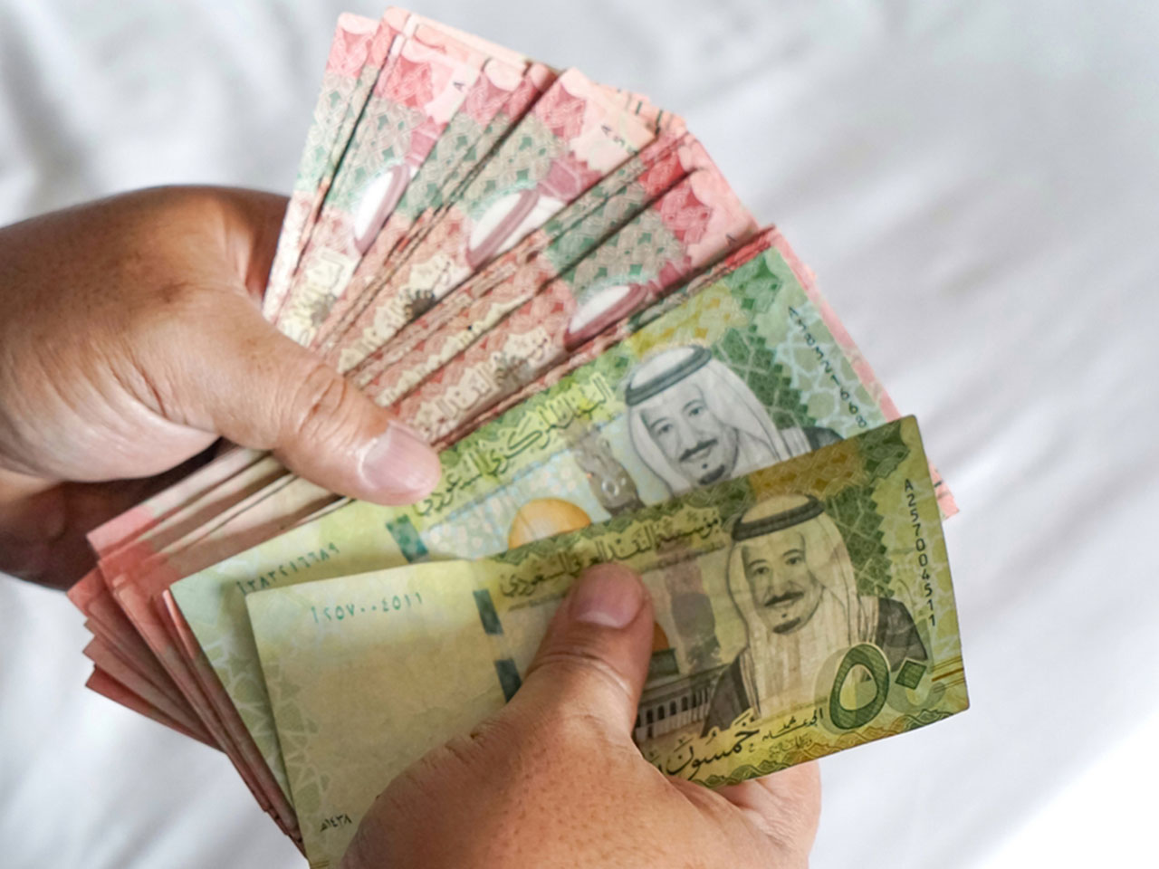 تمكين العملاء من تجاوز التزاماتهم المالية بأقل التكاليف الممكنة